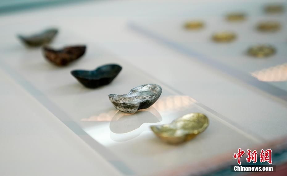 Treasures in painted treasure box found in Palace Museum on display