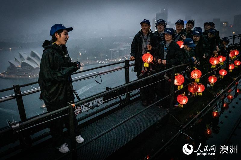 Chinese families ascend Sydney Harbour Bridge with lanterns to welcome the Lunar New Year