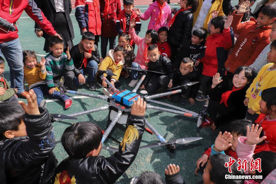 Aviation science enters rural school in central China