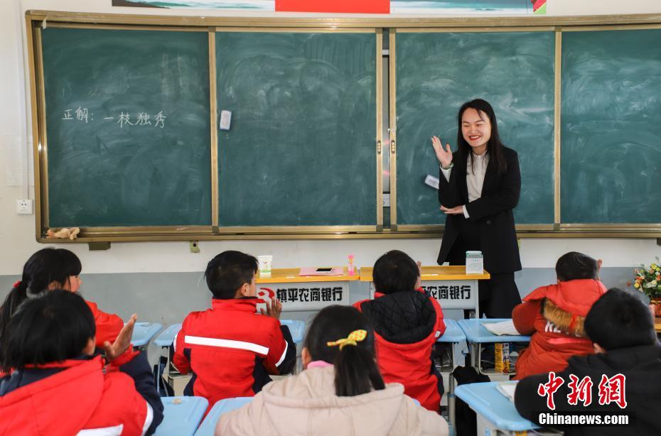 Aviation science enters rural school in central China