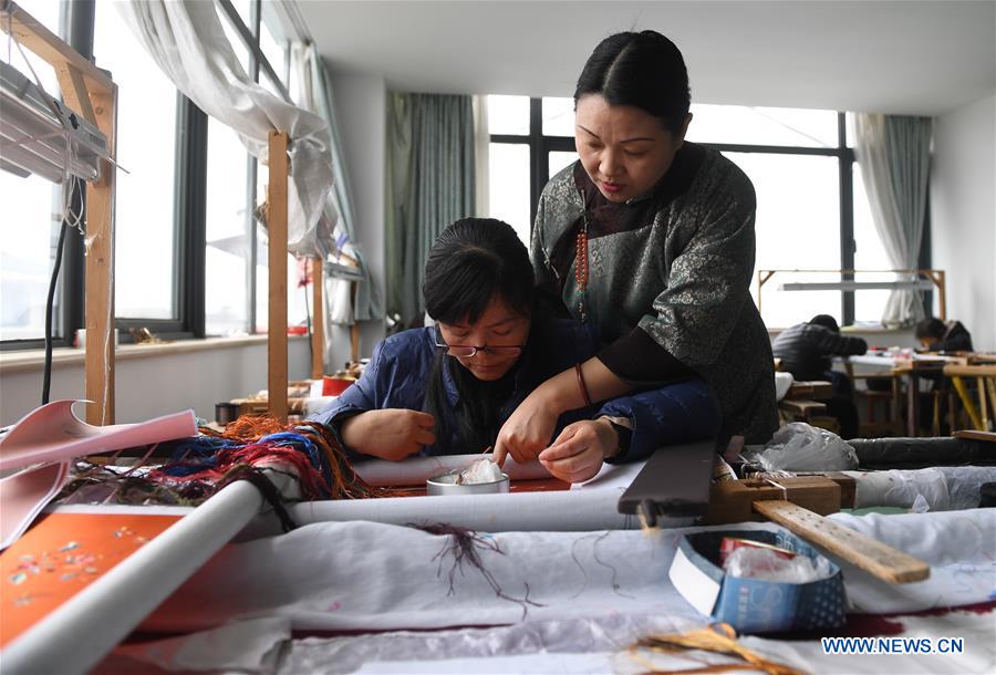 Pic story of Suzhou embroidery master