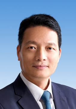 Yan Yibin，   Board Chairman of Guangzhou Development District Financial Holdings Group 