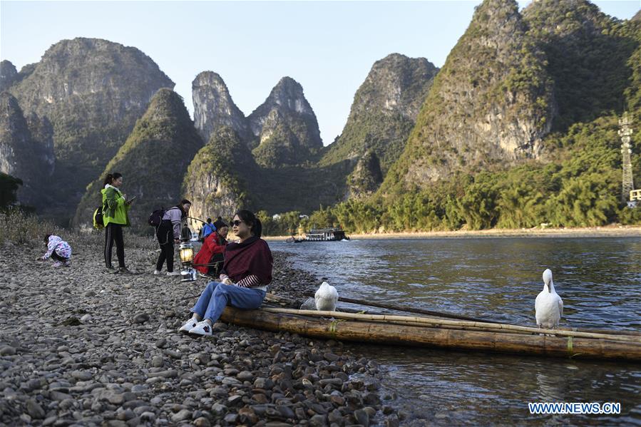 In pics: view along Lijiang River in Guilin, S China