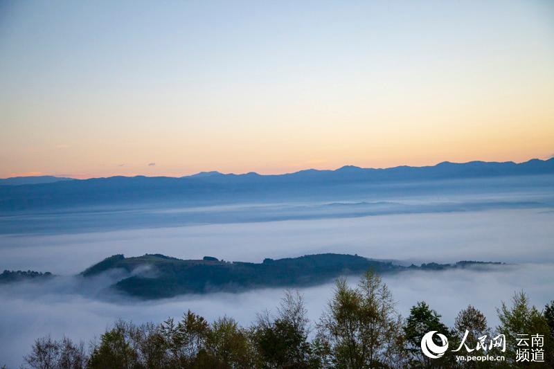 Breathtaking sea of clouds over Jingmai Mountain in Yunnan