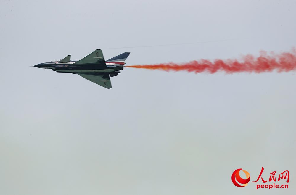 Chinese Air Force performs in Singapore, sends best wishes to Wuhan 