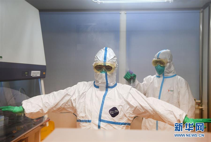 Couple work in same lab to fight against coronavirus