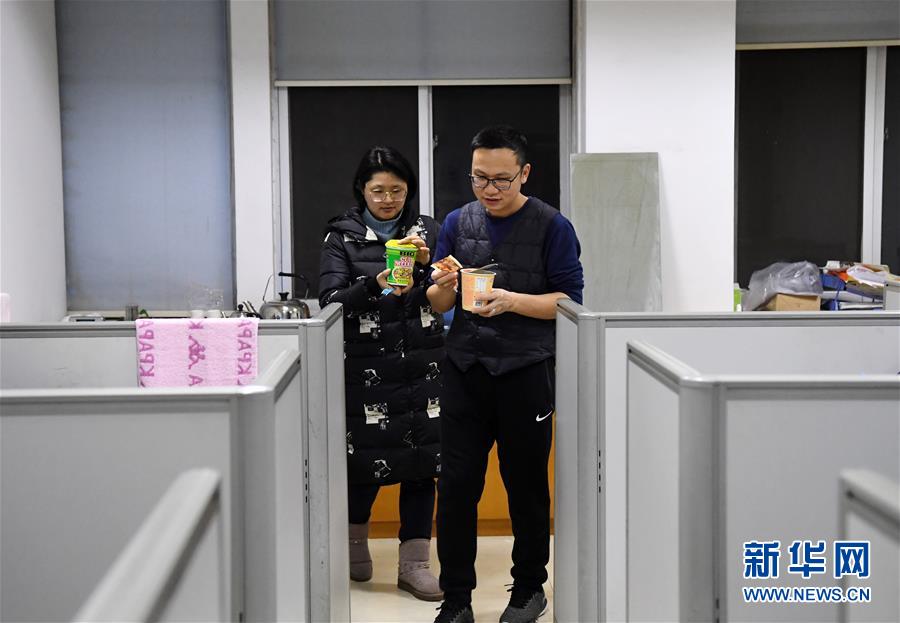 Couple work in same lab to fight against coronavirus