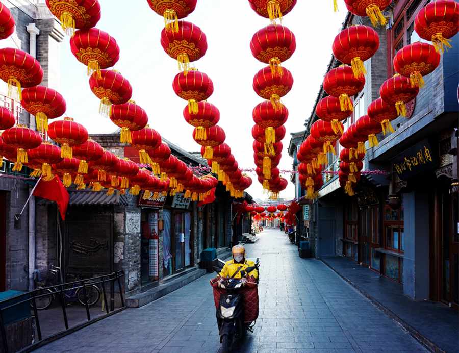 Beijingers stick to their posts despite epidemic outbreak