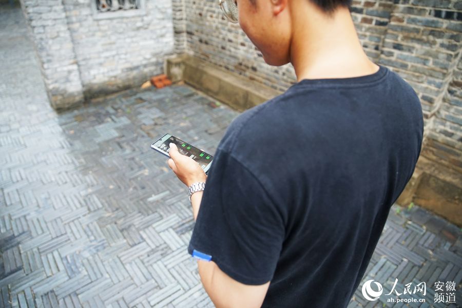 China's post-95s cultural relic restorer overcomes professional stereotype