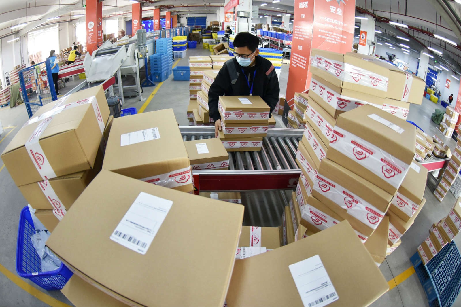 China sees expansion of new businesses, upgrading of new consumption