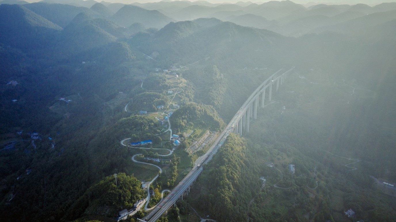 Aerial view of Siduhe Bridge on Shanghai-Chongqing Highway in central China's Hubei
