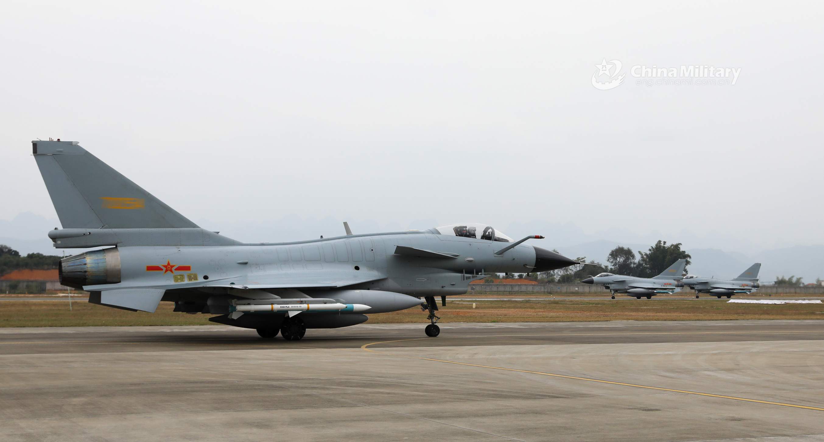 Fighter jets soar to stratosphere above clouds