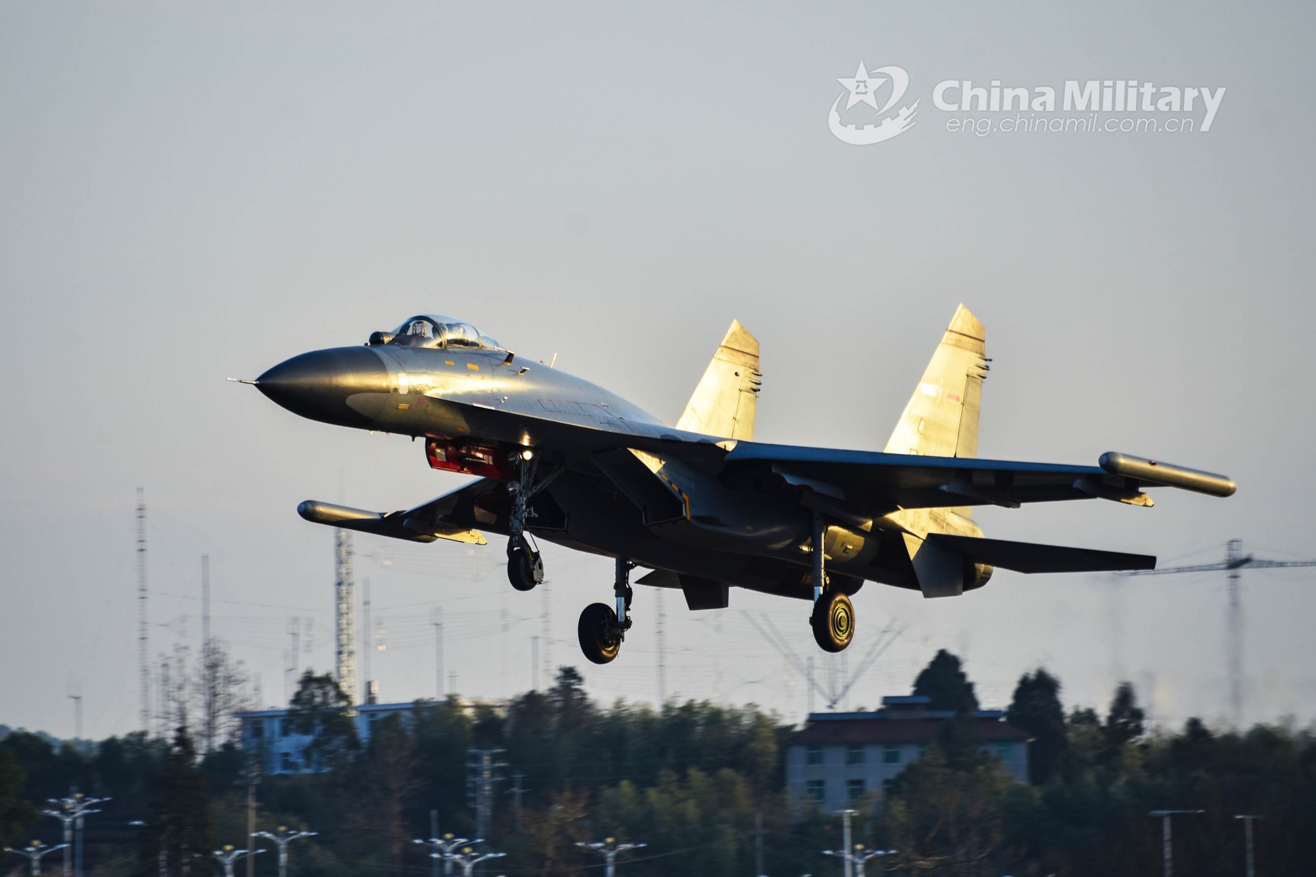 Fighter jets take off for round-the-clock flight