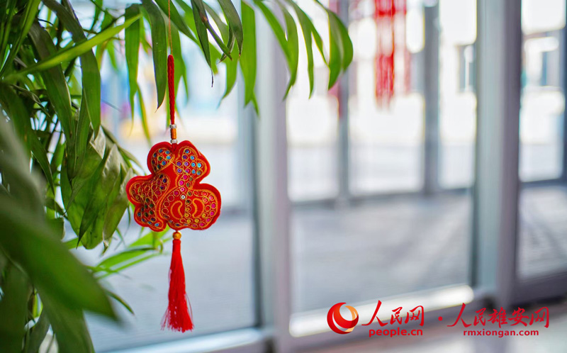 People shop for Spring Festival in Xiongan New Area