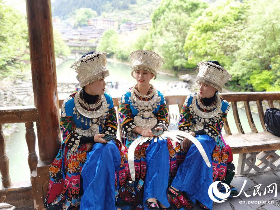 The traditional folk costumes of the Miao – “History worn on the body”