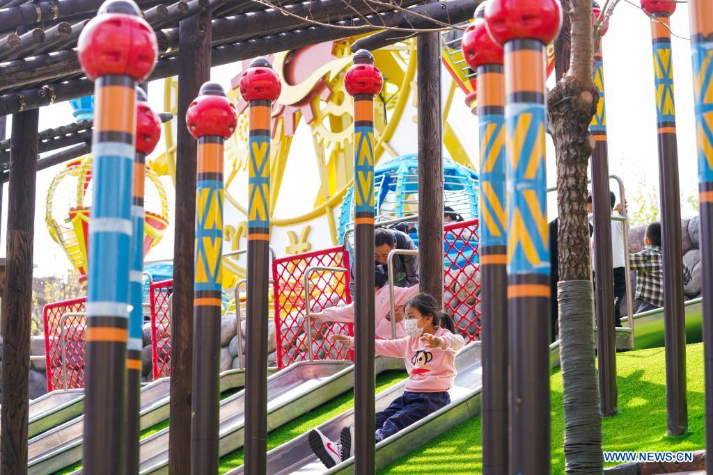 Tourism booms as China's five-day May Day holiday starts