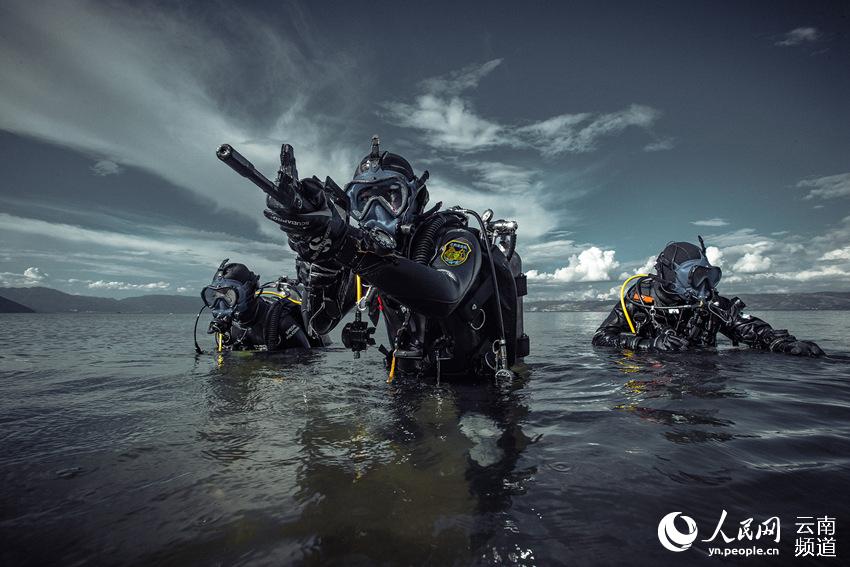 “Frogman” counterterrorist team makes debut in SW China's Yunnan