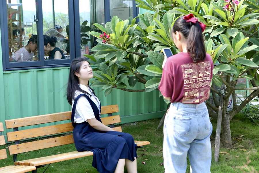 Young talents return to hometown to boost local development in S China’s Guangdong