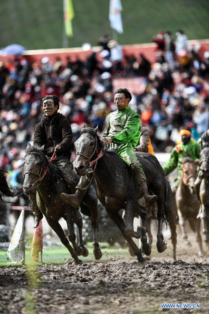 Horse racing activity held in Qinghai