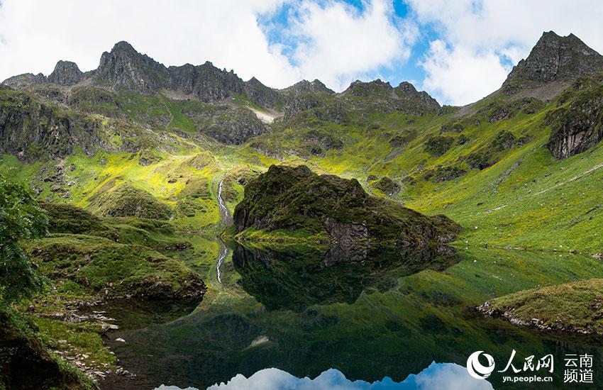 Explore wonderland created by an alpine lake cluster in SW China's Yunnan
