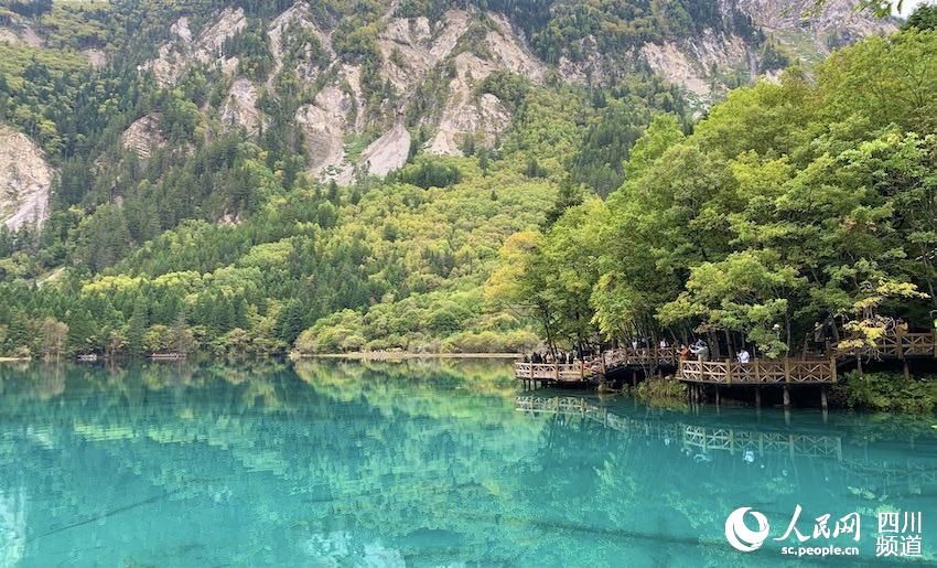 Chinese scenic spot Jiuzhaigou fully opens after quake