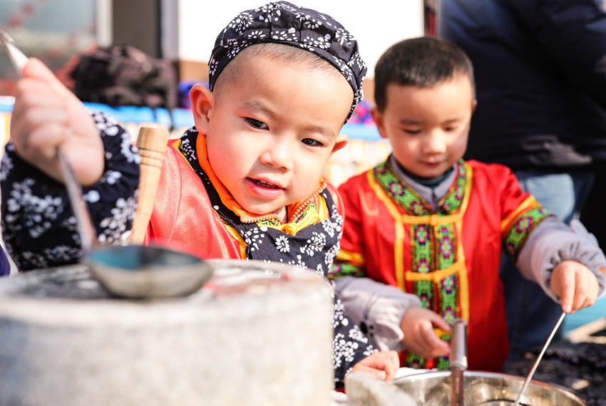 Kids celebrate the Dong New Year in SW China’s Guizhou