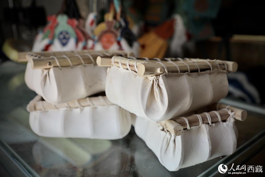 Traditional leather processing helps generate wealth for villagers in Lhasa, SW China's Tibet