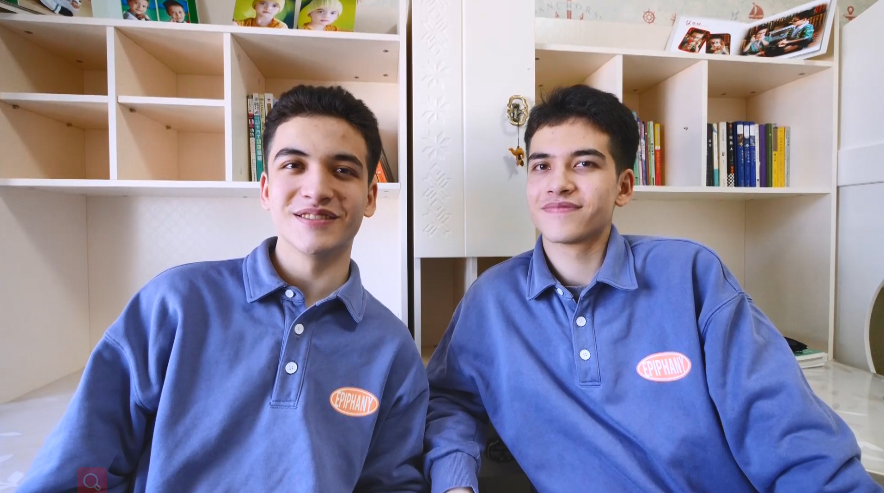 Daily life of straight-A twin brothers in NW China's Xinjiang