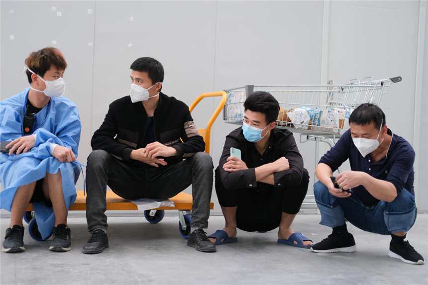 Moments of everyday life in a makeshift hospital?in?east China’s Shanghai