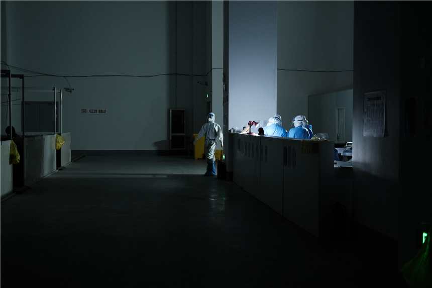 Moments of everyday life in a makeshift hospital?in?east China’s Shanghai