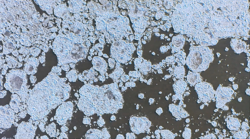 In pics: floating ice appears in Fuyuan, NE China's Heilongjiang