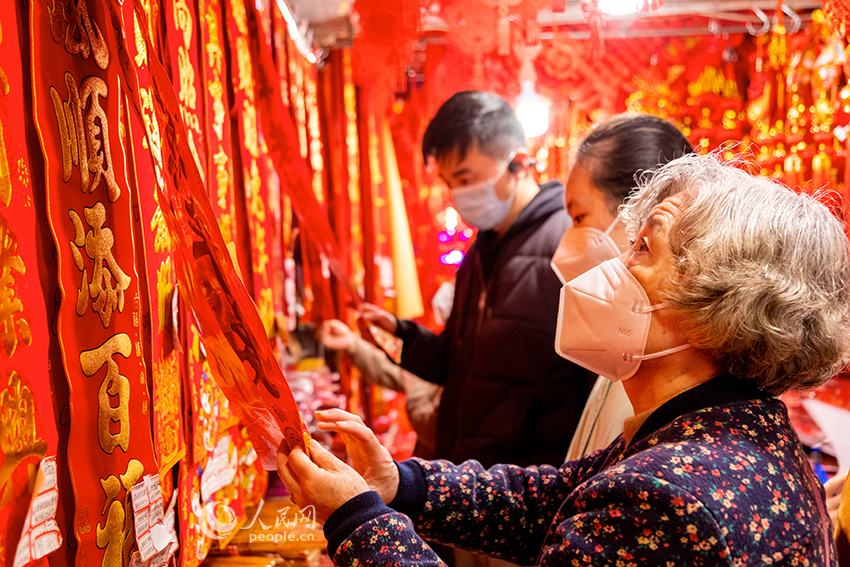 Chinese cities immersed in festival atmosphere as Lunar New Year nears