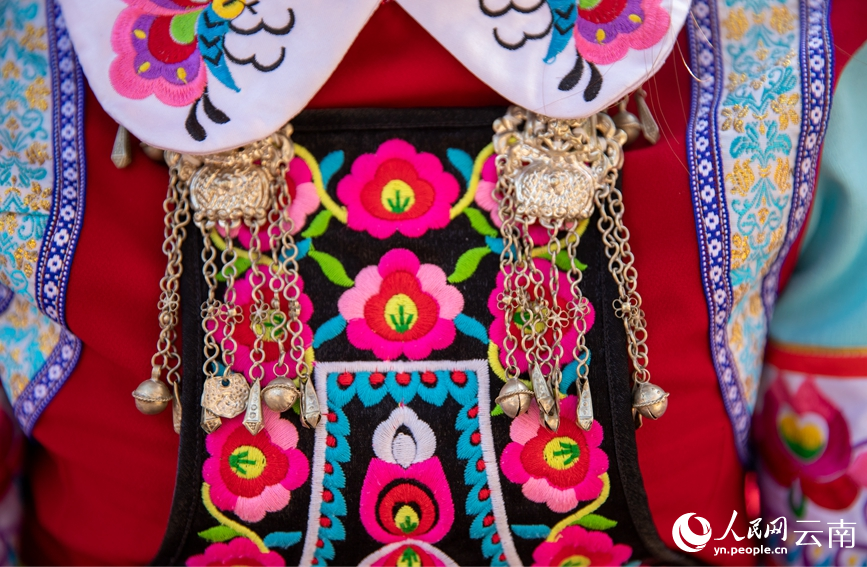 Yi embroidery in SW China’s Yunnan prospers