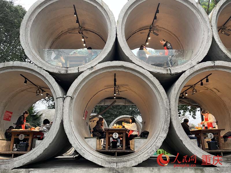 Barbecue restaurant with cement pipe design in SW China's Chongqing goes viral