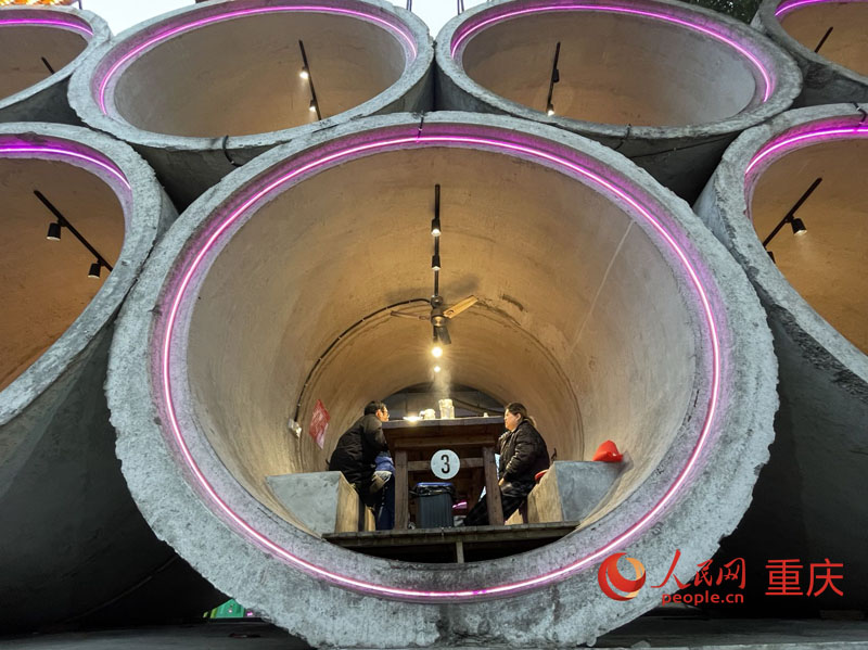 Barbecue restaurant with cement pipe design in SW China's Chongqing goes viral