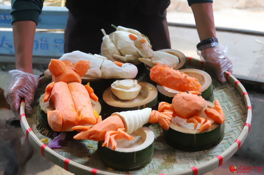 Giant panda enjoys delightful