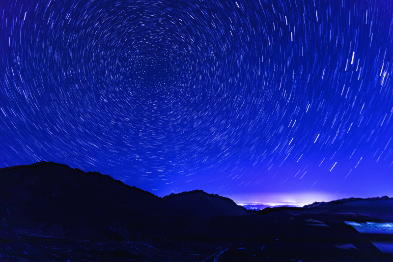 Breathtaking views of starry night sky over Laji Mountain, NW China's Qinghai