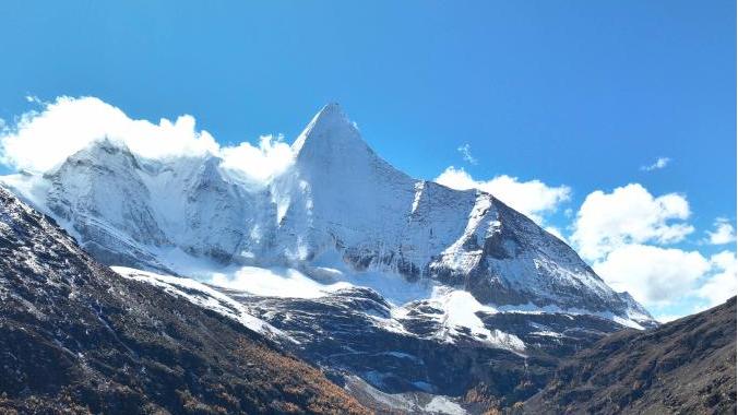 Pristine snowscape at Jilin's Laolike Lake