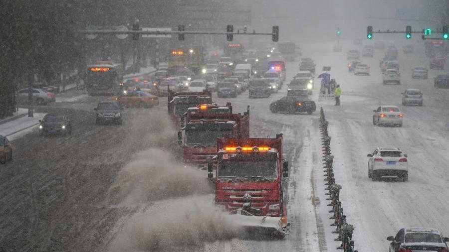 Snow plows clear roads in East China