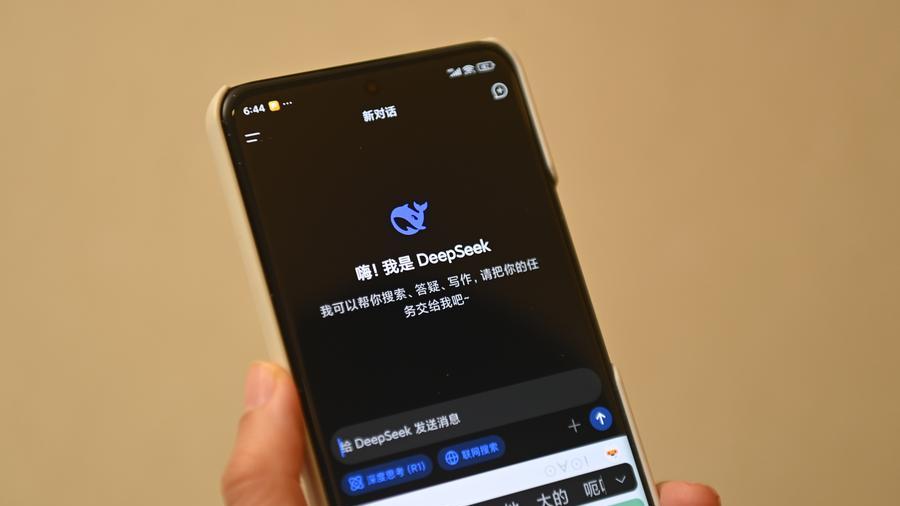 Street interview: Chinese high school students' views on AI