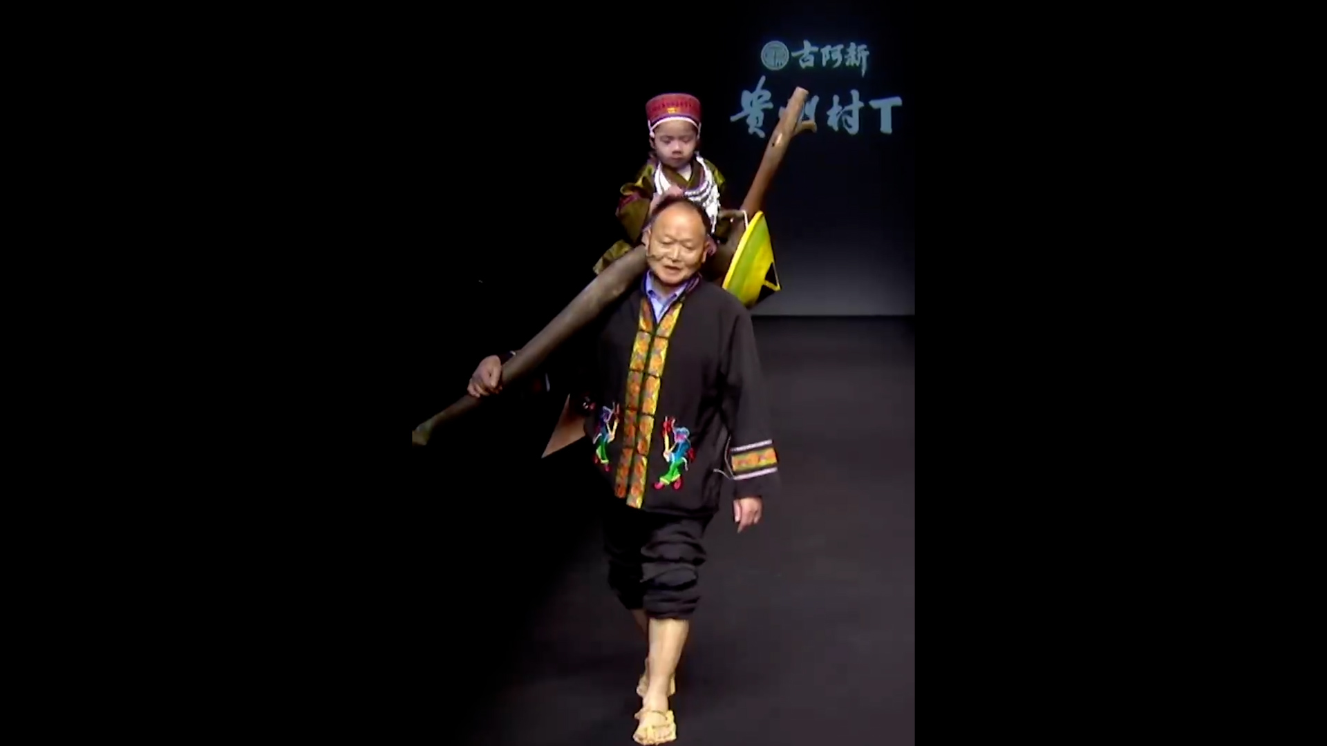 Guizhou "village fashion show": Bringing the radiance of intangible cultural heritage ethnic costumes to the world stage