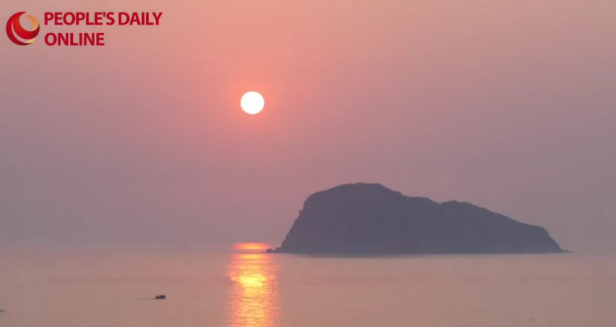 Sunrise spectacle draws visitors to Aojiao, east China's Fujian Province