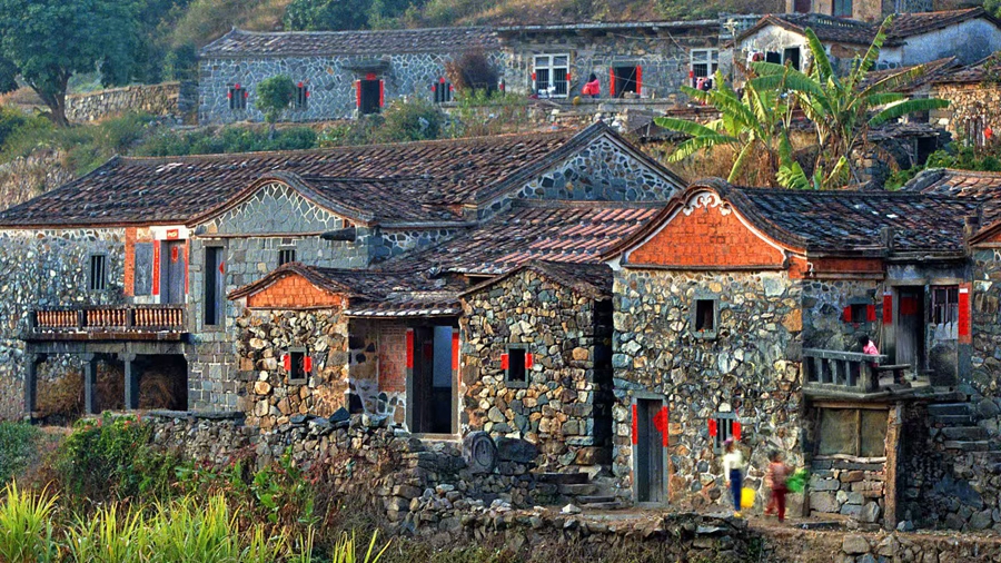 'Oil painting mountain village' beckons spring tourists in SE China's Fujian