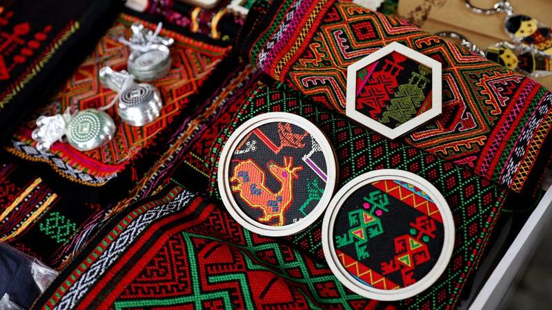 Millennia-old crafts shine at traditional festival in S China's Hainan