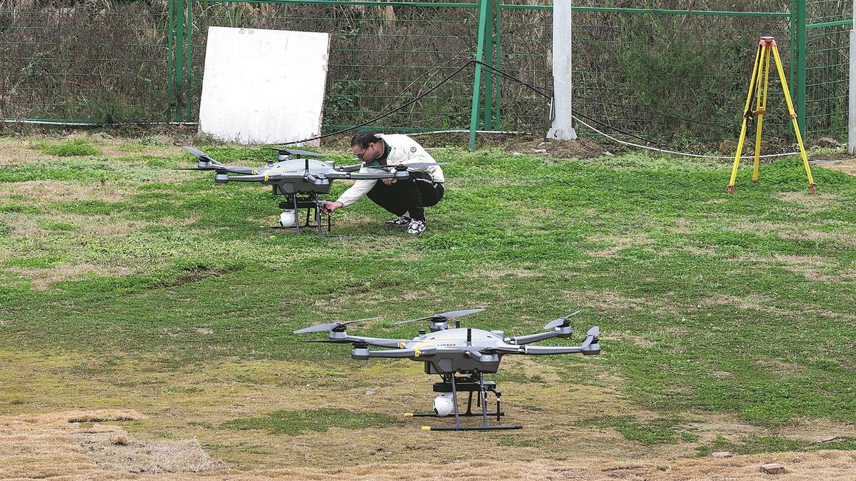 Orange growers transport harvests with drone
