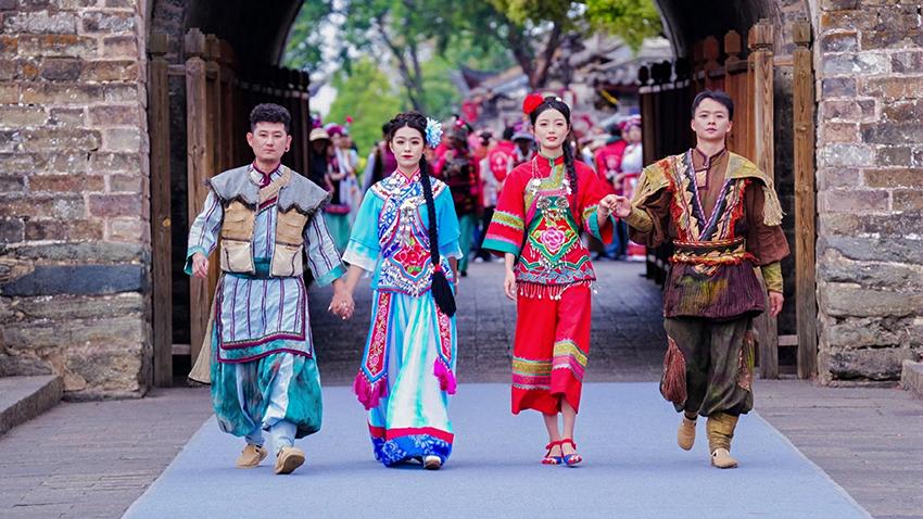Ethnic fashion show held in Dali, SW China's Yunnan