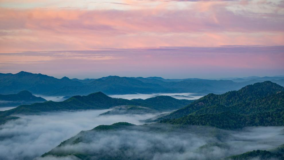Jinzu Peak scenic area attracts tourists with stunning sunrise