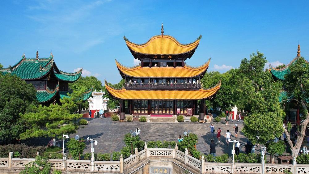 Historic Yueyang Tower highlights city’s distinctive charm