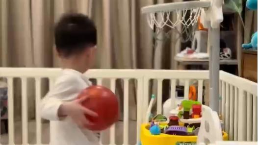 Natural dribbler: Toddler shows talent for basketball