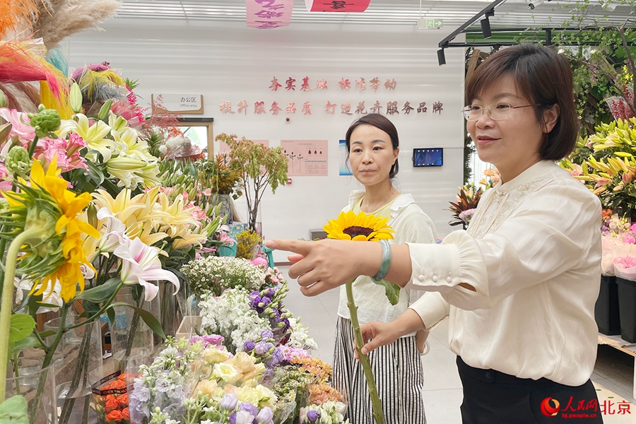 Beijing Flower Trading Center blooms into economic, cultural hub